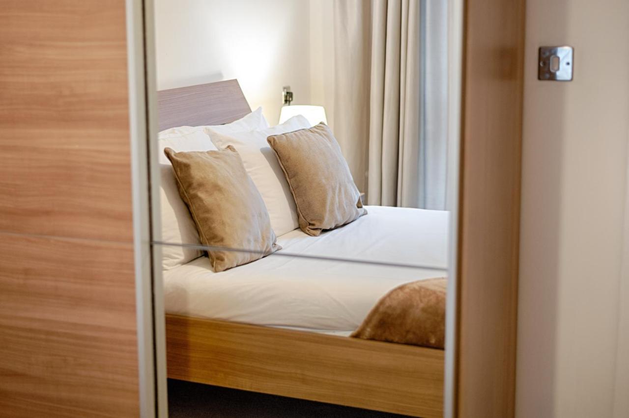 Parking, Balcony, Fully Equipped Kitchen Apartment *